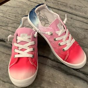 Brand new Roxy no tie multi color sneakers